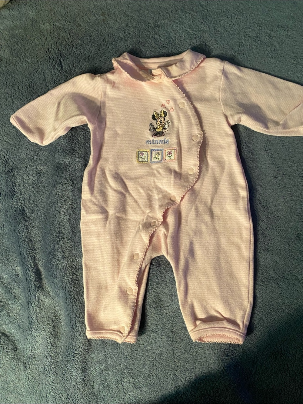 Vintage Y2K Disney Pink Minnie Mouse One-Piece Bodysuit, size 0-3 months